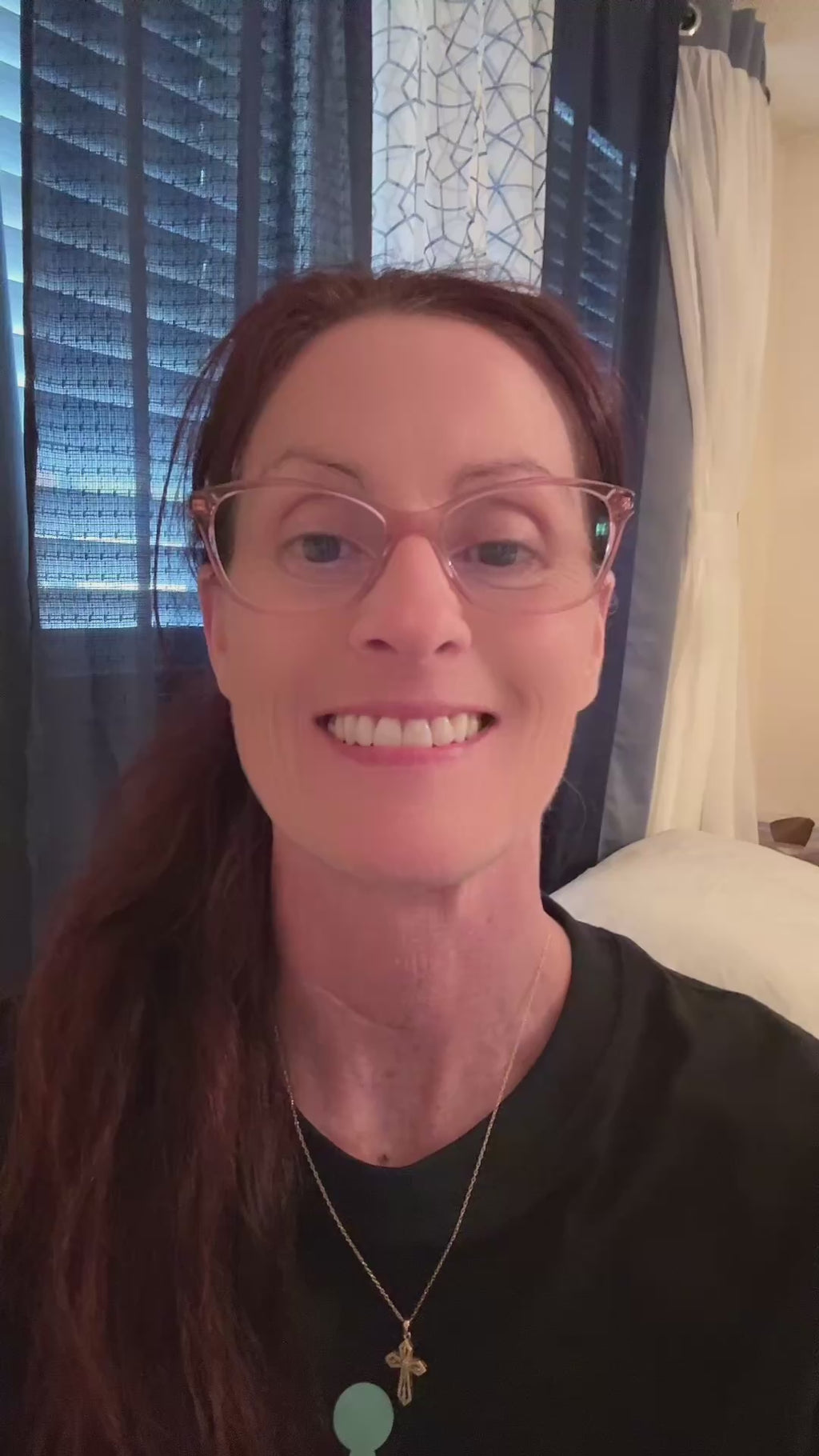 danielle demonstrating how crown lift works inside a pillow